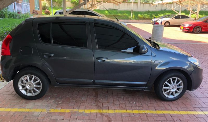 
								Renault Sandero 2016 full									