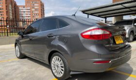 FORD FIESTA TITANIUM SPORTBACK 1.600 AUTOMÁTICO SEDAN MODELO 2015