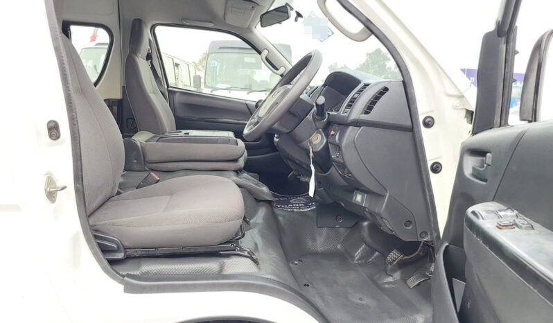 
								2016 Toyota Hiace Commuter 16 seaters full									